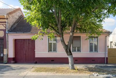 Casă cu 4 camere cu Teren 475 Mp în Intim