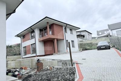 Casă individuală cu 4 camere cu Canalizare în Exterior Est - 1