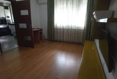 Apartament cu 2 camere semidecomandat în 1 Mai