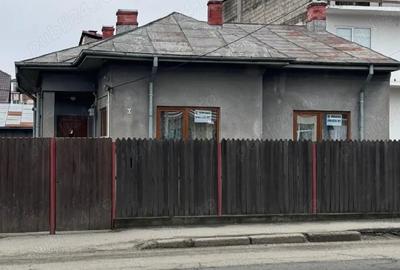 Casă cu 6 camere cu Teren 300 Mp în Teilor