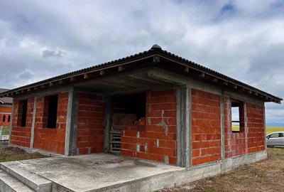 Casă cu Teren 570 Mp în Zimandcuz