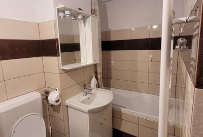 Apartament cu 3 camere decomandat în Micro 4 - 7