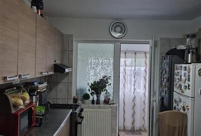 Apartament cu 3 camere semidecomandat, mobilat în Berceni - 1