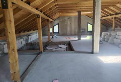 Casă cu 5 camere cu Teren 500 Mp în Central