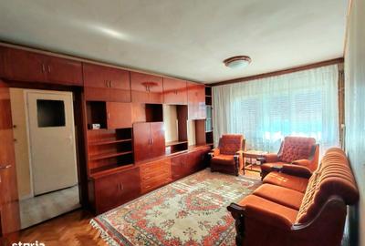 Apartament cu 3 camere semidecomandat în Complex Studențesc