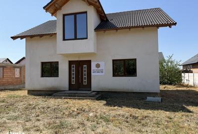 Casă cu 4 camere în Central