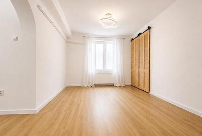 Apartament cu 2 camere semidecomandat, mobilat în P-ța Romană