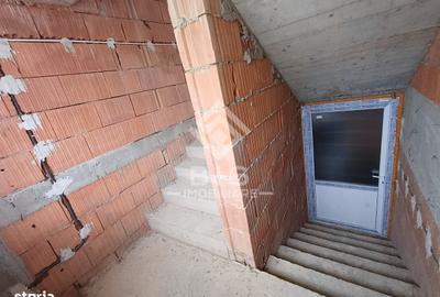 Casă cu 4 camere cu Canalizare în Central