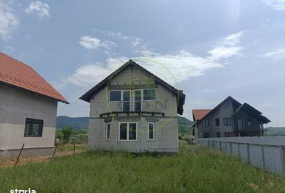 Casă cu 4 camere cu Teren 2500 Mp în Ideciu de Jos - 1