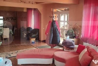 Casă cu 7 camere cu Teren 602 Mp în Nufărul - 7