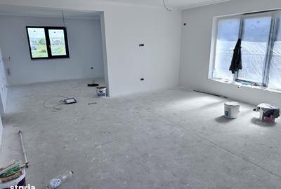 Casă cu 4 camere cu Teren 435 Mp în Micești