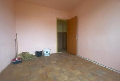 Apartament cu 3 camere în Micro 6