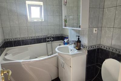 Apartament cu 4 camere decomandat în Progresul
