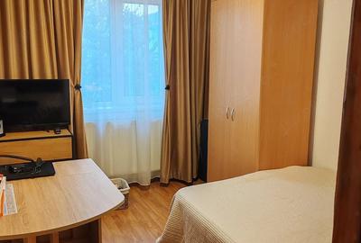 Apartament cu 3 camere semidecomandat în Micro 6