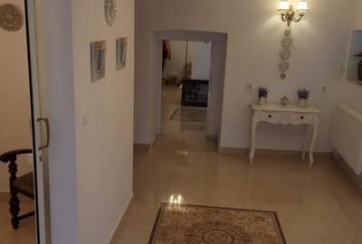 Casă cu 4 camere cu Teren 300 Mp în Central - 2