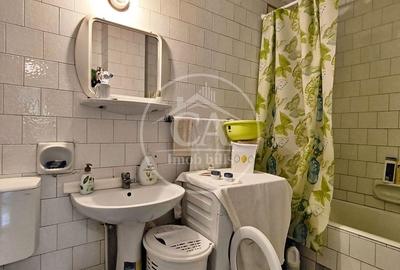 Casă cu 7 camere cu Teren 552 Mp în Sânmartin