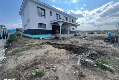 Casă cu 4 camere decomandat cu Teren 300 Mp în Central