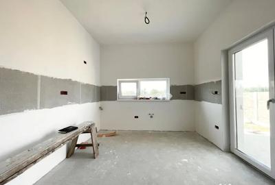 Casă cu 4 camere cu Teren 370 Mp în Moșnița Nouă