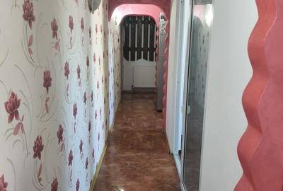 Apartament cu 3 camere decomandat în Albești