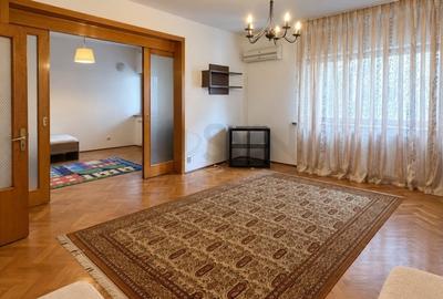 Apartament cu 3 camere decomandat în Victoriei