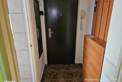 Apartament cu 2 camere semidecomandat în Berceni