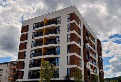 Apartament cu 4 camere semidecomandat în Central