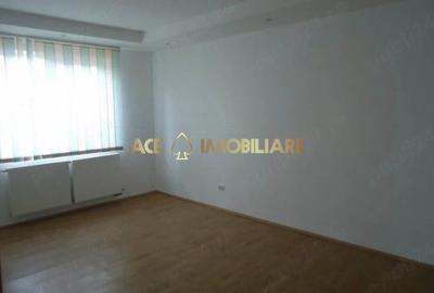 Casă individuală cu 7 camere cu Teren 220 Mp în Mihai Bravu - 3