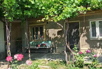 Casă cu 4 camere cu Teren 750 Mp în Chercea - 1
