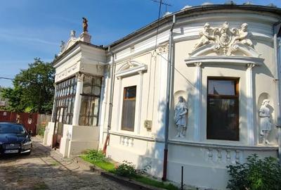 Casă cu 6 camere cu Teren 1250 Mp în Central - 2