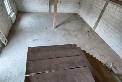 Casă cu 4 camere cu Teren 1200 Mp în Central