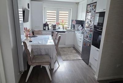 Apartament cu 3 camere în Micro 16 - 16