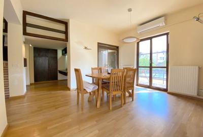 Apartament cu 4 camere decomandat, mobilat în Central