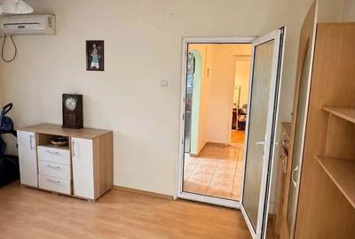 Apartament cu 3 camere semidecomandat în Babadag