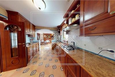 Casă individuală cu 7 camere cu Teren 475 Mp în Ștrand - 8
