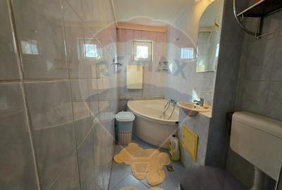 Apartament cu 2 camere semidecomandat în Cetății