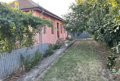 Casă cu 4 camere în Cârna - 1