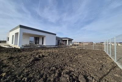 Casă cu 4 camere cu Teren 430 Mp în Vladimirescu