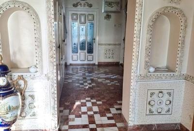 Casă cu 4 camere decomandat în Central