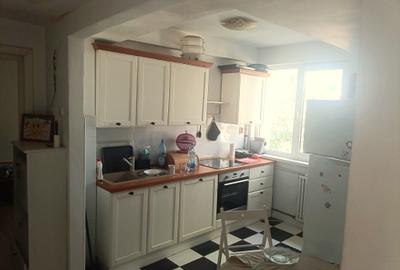 Apartament cu 3 camere în 1 Mai