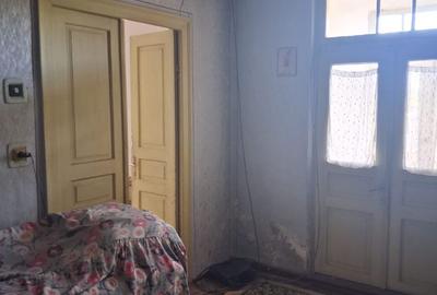 Casă cu 4 camere cu Canalizare în Central - 3