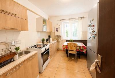 Apartament cu 4 camere decomandat în Central - 3