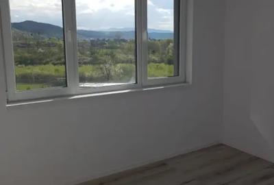 Apartament cu 3 camere decomandat în Florești - 1