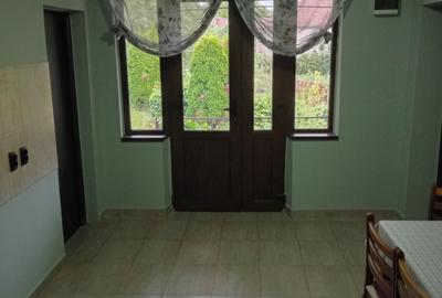 Casă cu 3 camere decomandat în Florești
