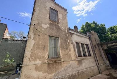 Casă cu 6 camere cu Teren 306 Mp în Vatra Luminoasă