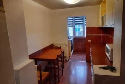 Apartament cu 3 camere decomandat în Girocului