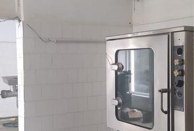 Spațiu comercial, de 326 mp, în Central - 8