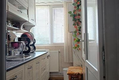 Apartament cu 2 camere semidecomandat în Micro 6