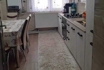 Apartament cu 3 camere decomandat în Micro 16