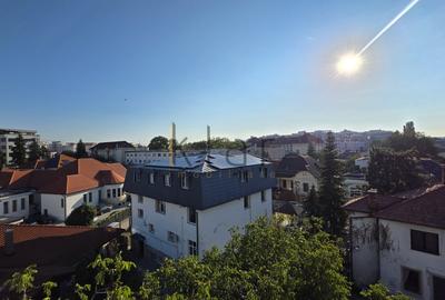 Apartament cu 3 camere decomandat, mobilat în Central