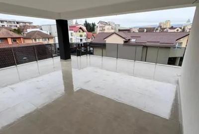 Casă cu 6 camere cu Teren 300 Mp în Gheorgheni